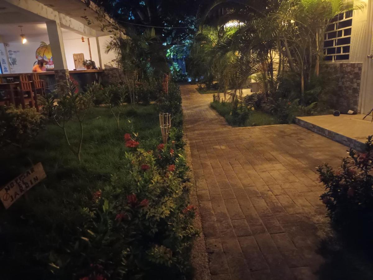 Hostal Cuyagua Palomino Exterior photo